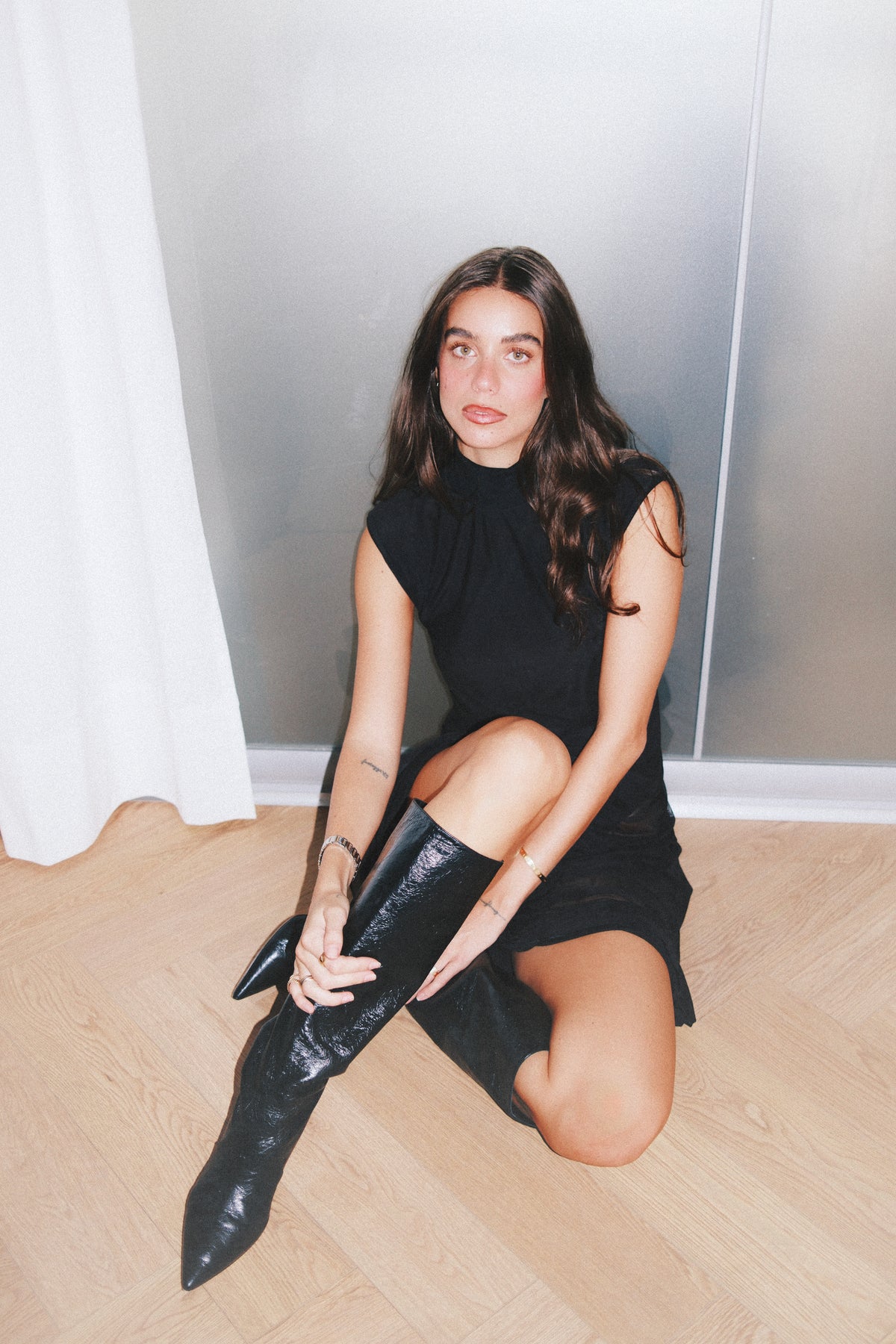 SWAN HIGH-NECK DRESS BLACK